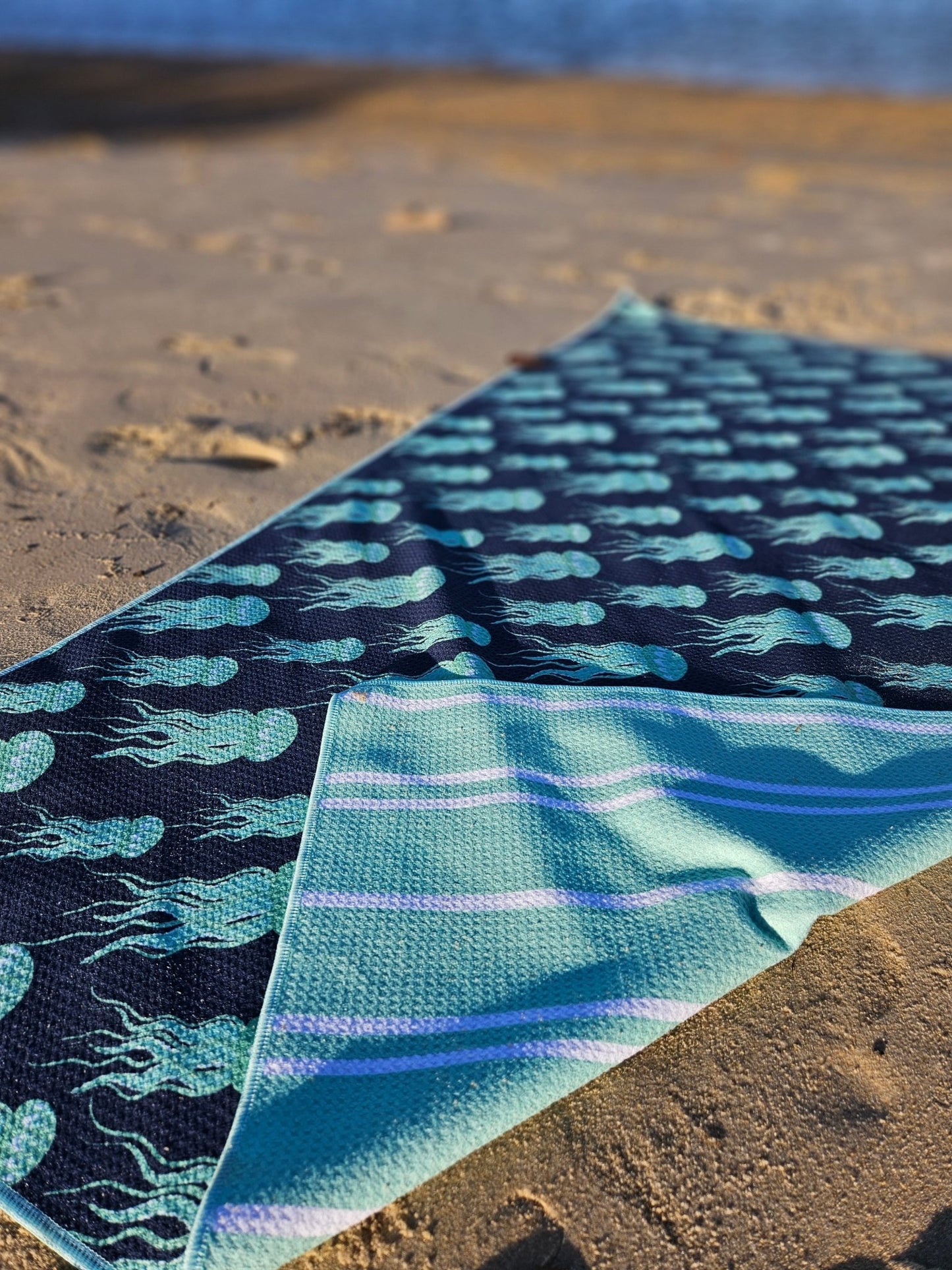 Jellyfish Print Sand Free Towel - Schmik Swim Parkas