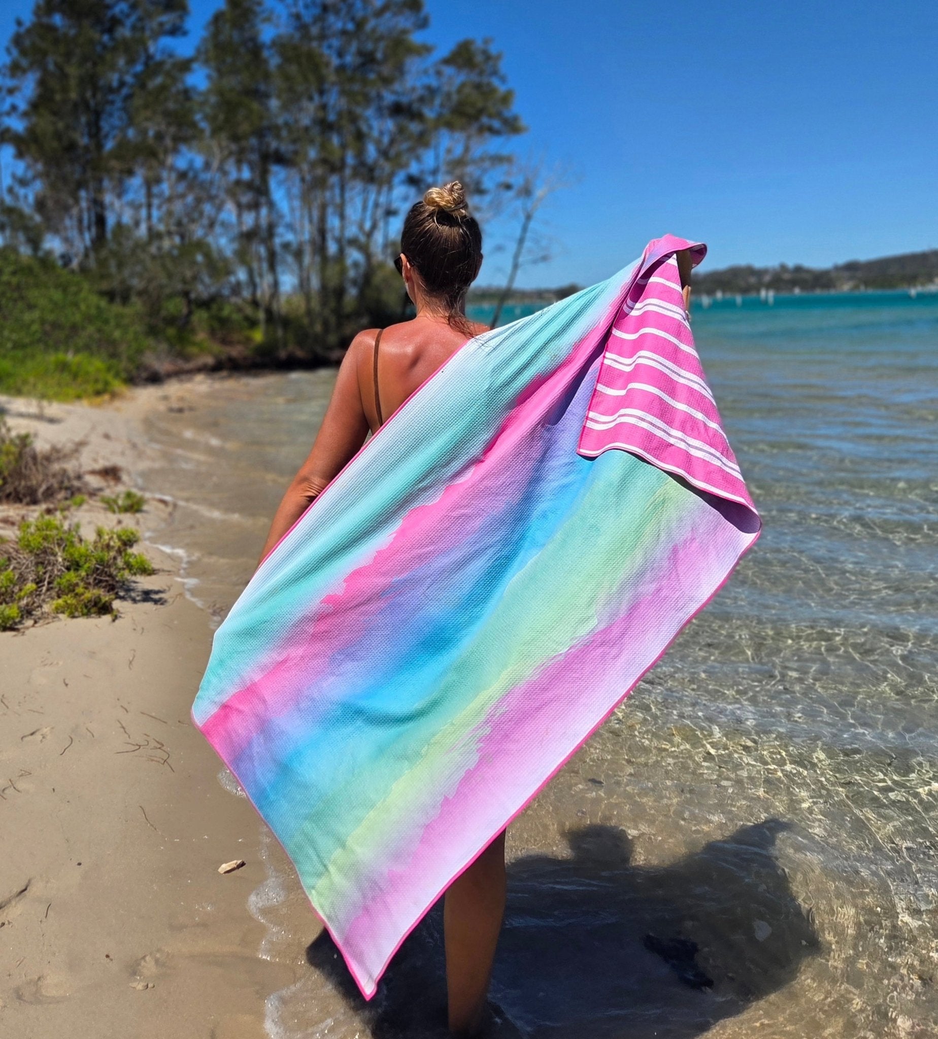 Bubblegum pink sand‑free kids swim towel for beach, pool, and swim lessons